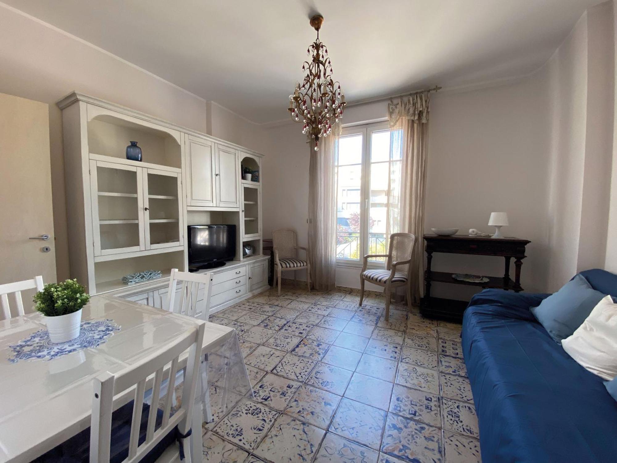 ניס Beautiful Renovated Apartment ,Next To The Beach ! Air-C, Free Parking! מראה חיצוני תמונה
